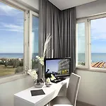Riviera Hotel 4*