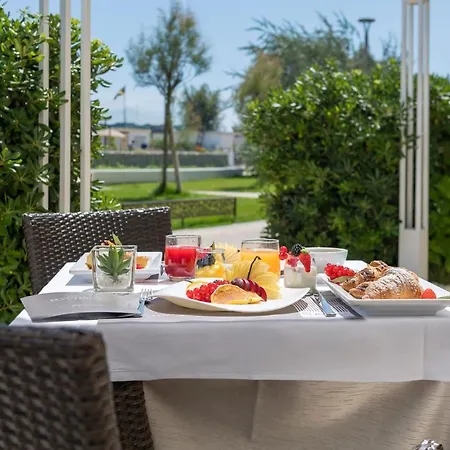 Riviera Hotel 4*