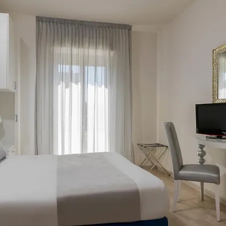 Riviera Hotel