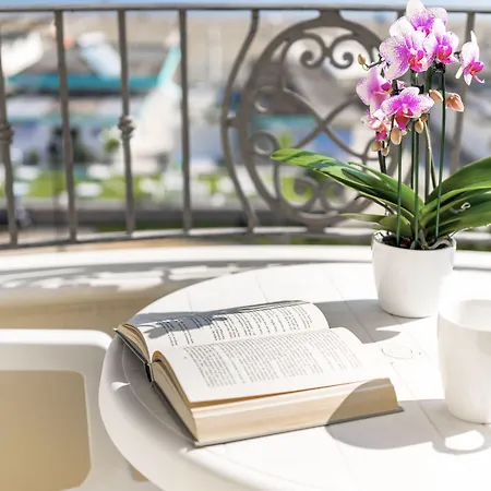 Отель Riviera 4*