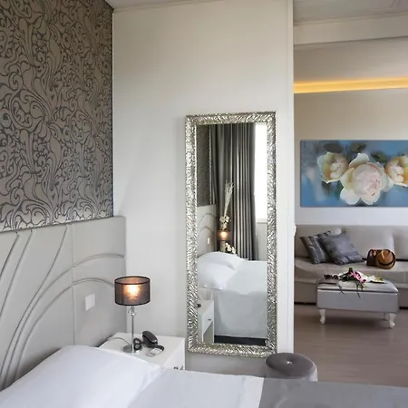 Отель Riviera 4*