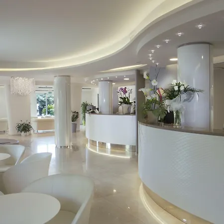Riviera Hotel