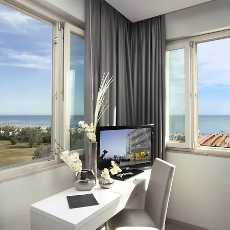 Riviera Hotel 4*