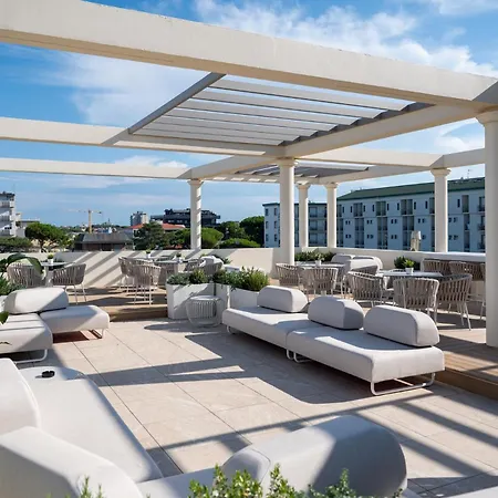 Riviera Hotel 4*