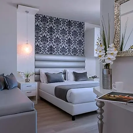 Riviera Hotel 4*