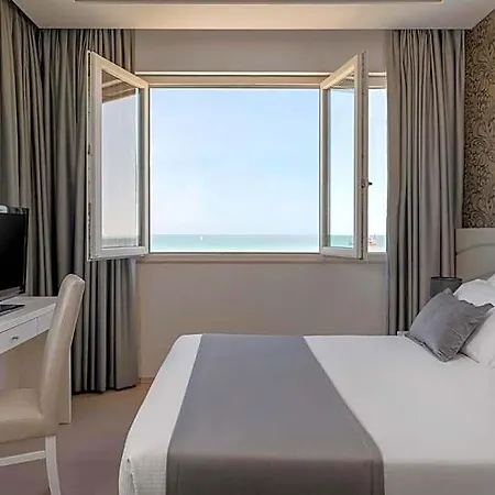 Riviera Hotel 4*